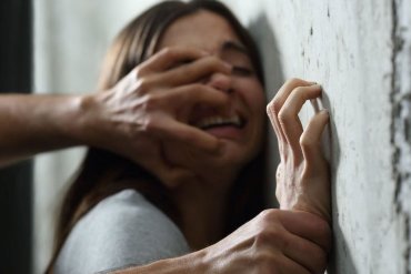 В Сумах 16-летнего юношу судят за изнасилование случайной прохожей