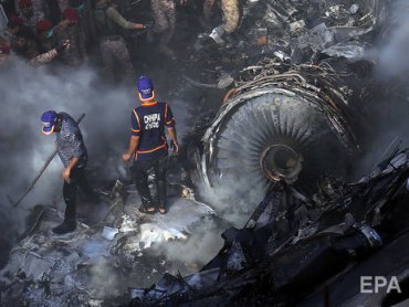 Минимум два человека выжили в авиакатастрофе в Пакистане