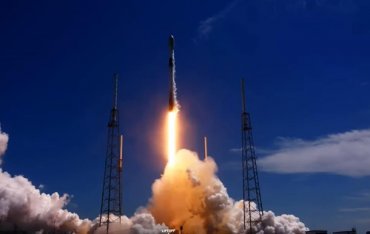 SpaceX вывела на орбиту группу из 60 интернет-спутников