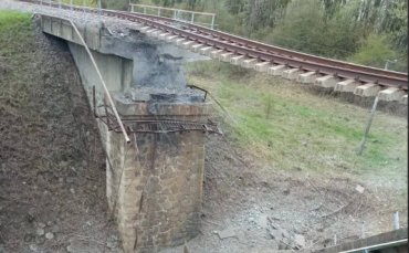 Подрыв моста в Курской области признали в РФ диверсией: опубликованы фото