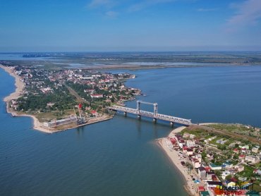Россия в четвертый раз ударила ракетами по мосту через Днестровский лиман