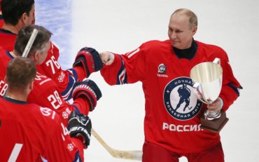 С Путиным что-то случилось: впервые за 10 лет он не пришел на легендарный хоккейный матч
