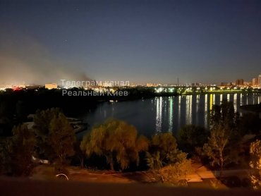 В Киеве ночью слышали взрывы: на Оболони что-то горело. Видео