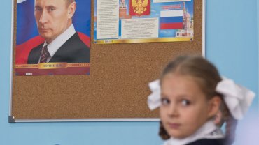 В Мариуполе оккупанты отменили школьные каникулы ради русского языка и правильной истории