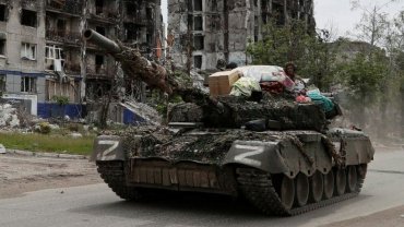 Беженка из Попасной узнала свое имущество на башне российского танка