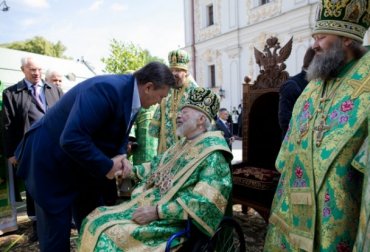 Янукович отметил Троицу в Киево-Печерской Лавре