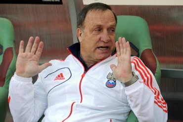 Главный тренер сборной России считает ее аутсайдером Евро-2012