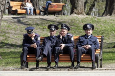 Большинство украинцев негативно оценивает милицию и суды