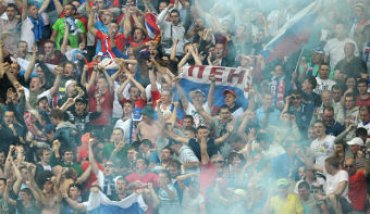 УЕФА оштрафовал Россию за поведение болельщиков на Евро-2012