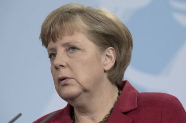 Меркель пообещала приехать в Киев на финал Евро-2012