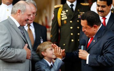 Лукашенко показал Чавесу своего преемника