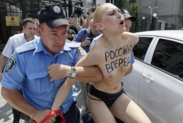 Активистки FEMEN признались в любви к президенту России