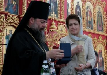 Жене Януковича вручили высшую женскую награду православной церкви
