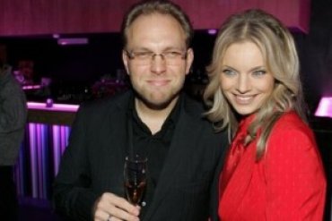 Экс-жена Власенко добилась возобновления против него уголовного дела