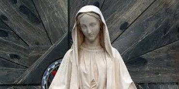 В Аргентине феминистки требуют убрать статую Девы Марии из университета
