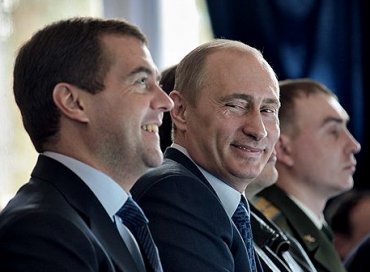 Speek English: Путин и Медведев vs Порошенко и Яценюк