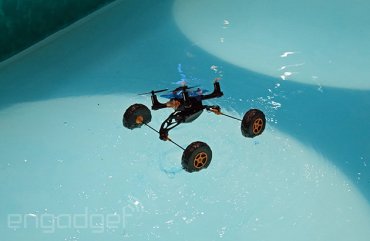 Новый дрон с дистанционным управлением может двигаться в воздухе, в воде и по земле