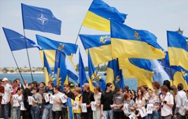 Число сторонников ЕС и НАТО в Украине уменьшилось