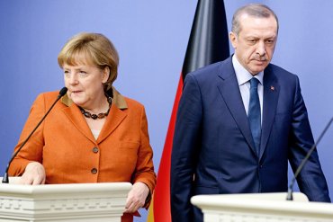 Эрдоган обвинил Францию и Германию в геноциде африканцев