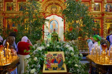 Православные и греко-католики празднуют Троицу
