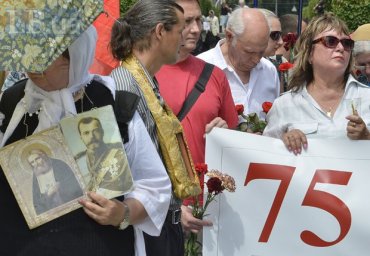 В Киеве с портретами Николая II и Берии отметили годовщину нападения Германии на СССР