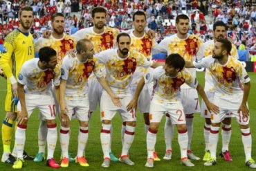 Испанцы досрочно сложили полномочия чемпионов Европы