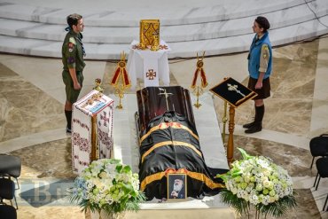 Любомира Гузара похоронили в главном храме УГКЦ
