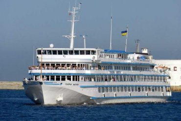 Украинский лайнер «Генерал Ватутин» сбежал в Россию