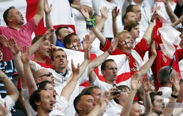 Двум английским фанатам пожизненно запретили посещать матчи