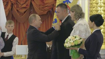 Путин в Кремле вручил орден свидетелям Иеговы