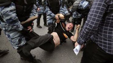 США осудили массовые задержания протестующих в России