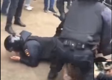 Как 17-летний парень «избил» бойца ОМОН на митинге в Петербурге