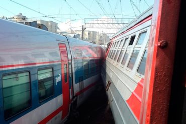 В Москве на Курском вокзале столкнулись поезда