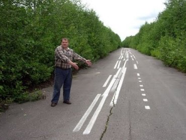 В России разметку на дорогу нанесли криво – с учетом объезда ям