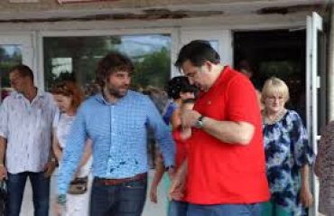 Саакашвили обвинил Порошенко в том, что его облили зеленкой