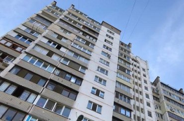 В Киеве пенсионерка пролетела 10 этажей в лифте и осталась жива