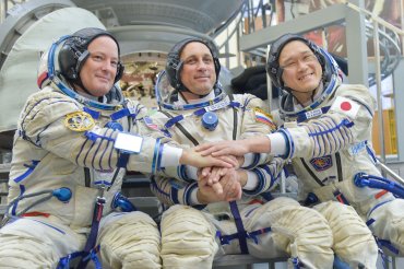 Космонавты успешно вернулись с МКС после 168 дней в космосе