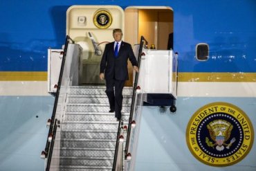 Трамп прилетел в Сингапур для встречи с Ким Чен Ыном