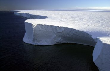 Крупнейшему айсбергу, зарегистрированному в Антарктиде, грозит исчезновение