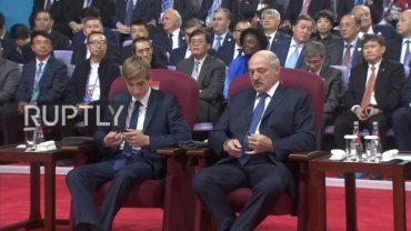 Коля Лукашенко на саммите ШОС сел в один ряд с главами государств