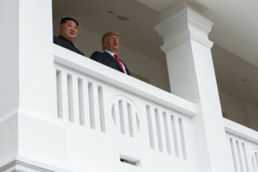 Трамп и Ким Чен Ын провели личную встречу