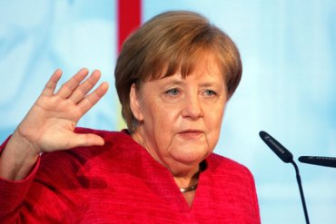 Меркель хочет срочно созвать саммит ЕС