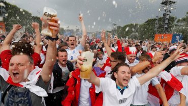 УЕФА разрешила болельщикам на матчах Лиги чемпионов употреблять алкоголь