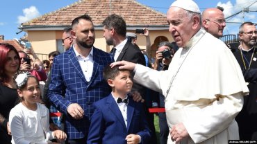 Папа Франциск попросил прощения у цыган