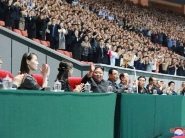 Ким Чен Ын раскритиковал артистов представления на стадионе за безответственность