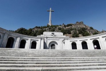 Верховный cуд Испании отменил решение правительства о перезахоронении Франко