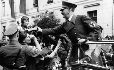 Перемещаться в прошлое мешает «парадокс Гитлера»