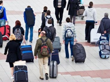 Более 5 млн украинцев хотят уехать за границу на заработки — опрос