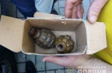 В Днепре женщина продавала в подземном переходе боевые гранаты