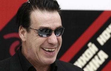 Вокалист немецкой группы Rammstein сломал челюсть своему поклоннику